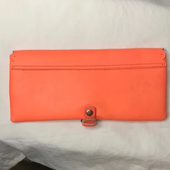 AMERICAN EAGLE OUTFITTERS bright fluorescent Orange clutch bag. - Picture 3 of 10
